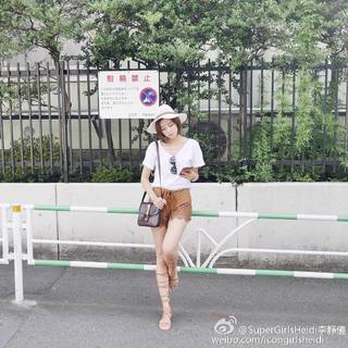 Heidi Lee feet photo 7