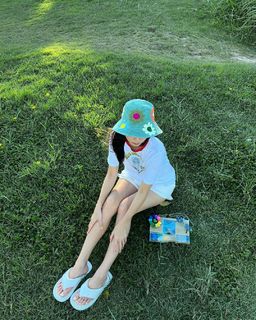 Heidi Lee feet photo 1