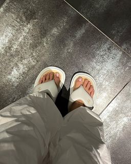 Heidi Lee feet photo 16
