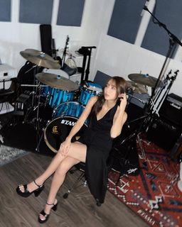 Heidi Lee feet photo 10