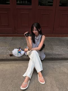 Heidi Lee feet photo 4