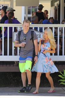 Heidi Montag feet photo thumbnail
