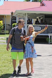 Heidi Montag feet photo thumbnail