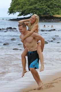 Heidi Montag feet photo thumbnail