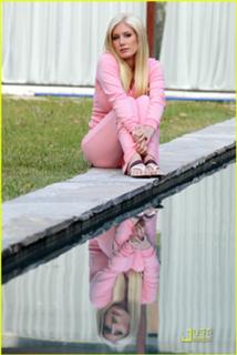 Heidi Montag feet photo thumbnail