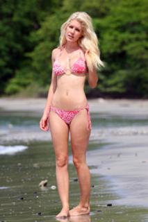 Heidi Montag feet photo thumbnail