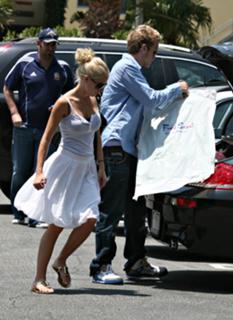 Heidi Montag feet photo thumbnail