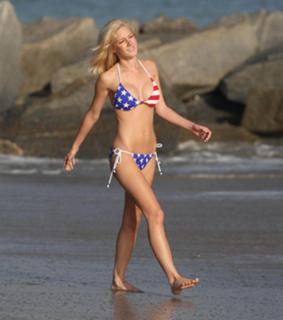 Heidi Montag feet photo thumbnail