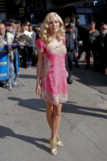 Heidi Montag feet photo thumbnail