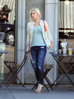 Heidi Montag feet photo thumbnail