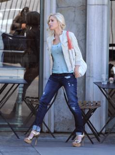 Heidi Montag feet photo thumbnail