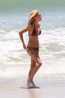Heidi Montag feet photo thumbnail
