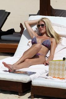 Heidi Montag feet photo thumbnail
