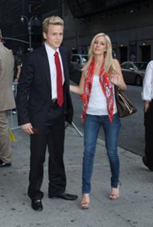 Heidi Montag feet photo thumbnail