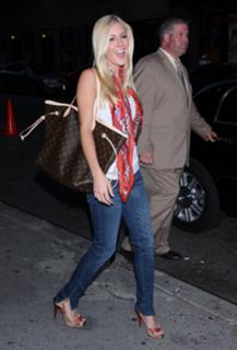 Heidi Montag feet photo thumbnail