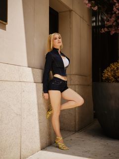 Heidi Montag feet photo thumbnail