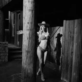 Heidi Montag feet photo thumbnail