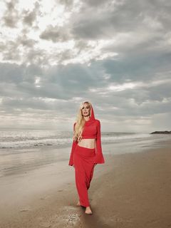 Heidi Montag feet photo thumbnail