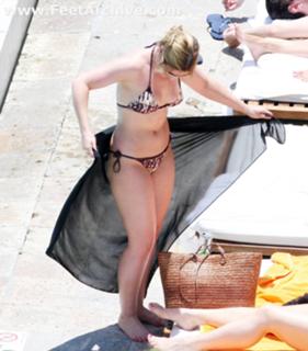 Heidi Range feet photo 9