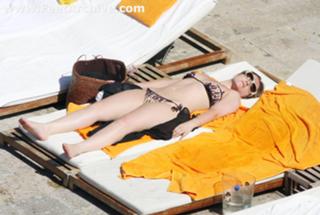 Heidi Range feet photo 14