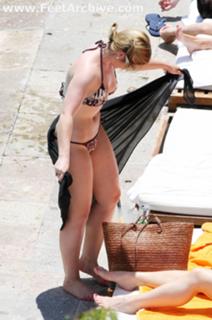 Heidi Range feet photo 7