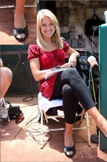 Heidi Watney feet photo 1