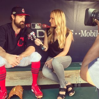 Heidi Watney feet photo 4
