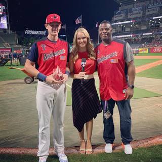 Heidi Watney feet photo 18