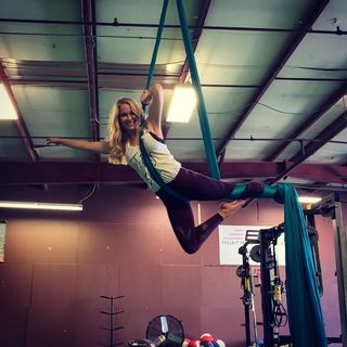 Heidi Watney feet photo 15