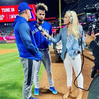Heidi Watney feet photo 15