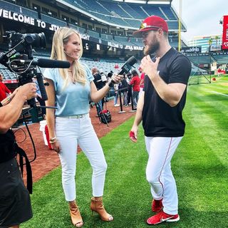 Heidi Watney feet photo 14