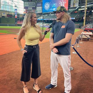 Heidi Watney feet photo 13