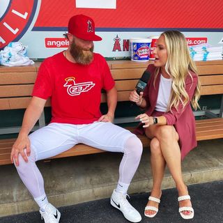 Heidi Watney feet photo 11