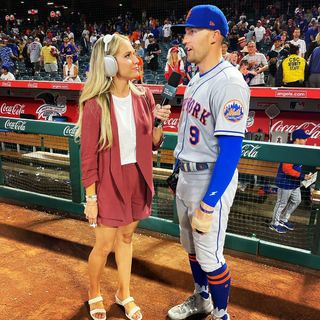 Heidi Watney feet photo 10