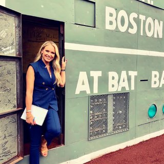 Heidi Watney feet photo 4