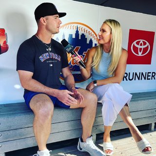Heidi Watney feet photo 3