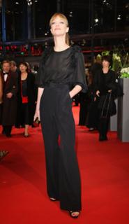 Heike Makatsch feet photo thumbnail