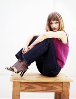 Heike Makatsch feet photo thumbnail