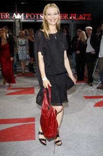 Heike Makatsch feet photo thumbnail