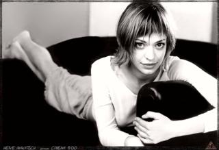 Heike Makatsch feet photo thumbnail