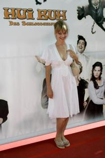 Heike Makatsch feet photo thumbnail