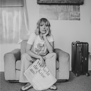 Heike Makatsch feet photo thumbnail