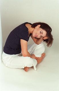 Helen Baxendale feet photo 9