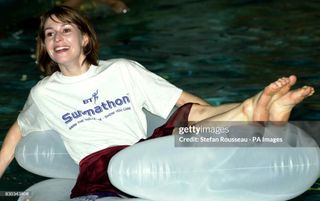 Helen Baxendale feet photo 3