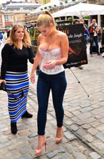 Helen Flanagan feet photo thumbnail