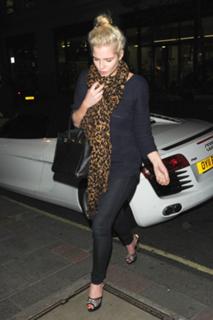 Helen Flanagan feet photo thumbnail