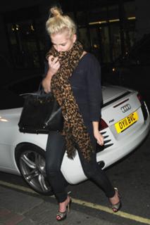 Helen Flanagan feet photo thumbnail