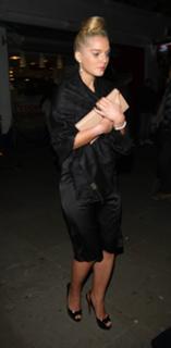 Helen Flanagan feet photo thumbnail
