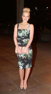 Helen Flanagan feet photo thumbnail