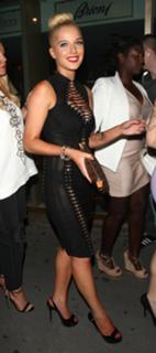 Helen Flanagan feet photo thumbnail